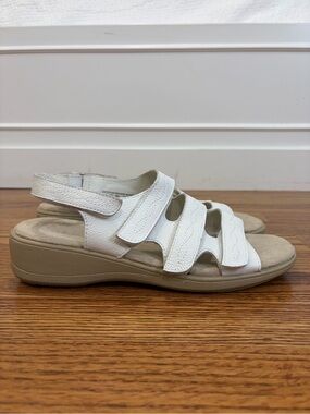Cobbie Cuddlers Beatrice White Leather Adjustable Slingback Comfort Sandal(9.5W)